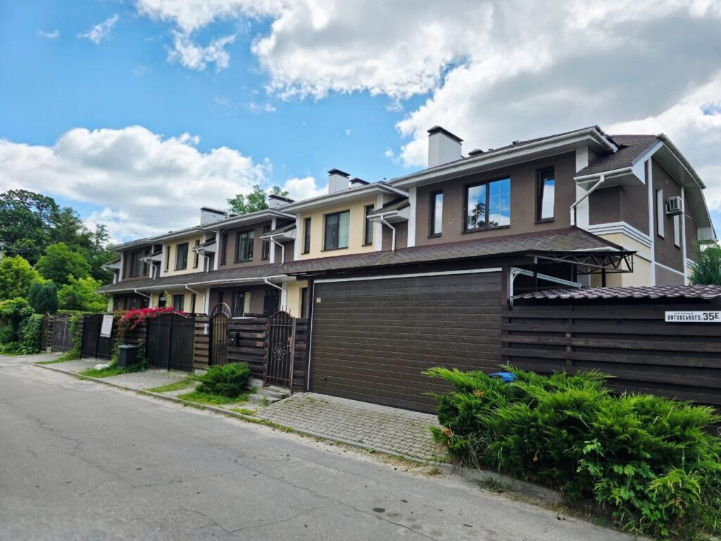 Таунхауси на Виговського 35а