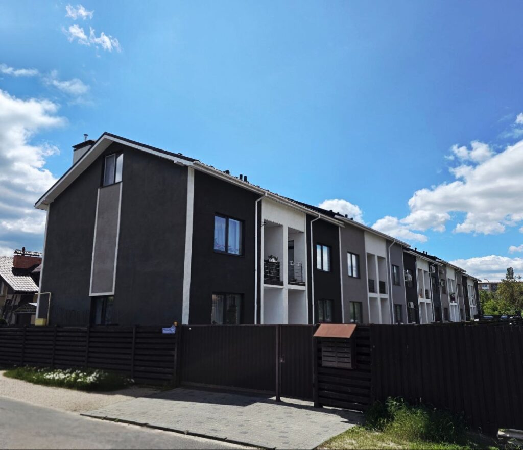 Таунхауси на Озерній, 72